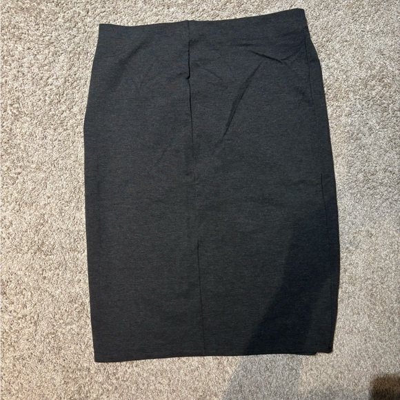 Liz Claiborne Charcoal Skirt - Business, Professional, Modest - Picture 4 of 7